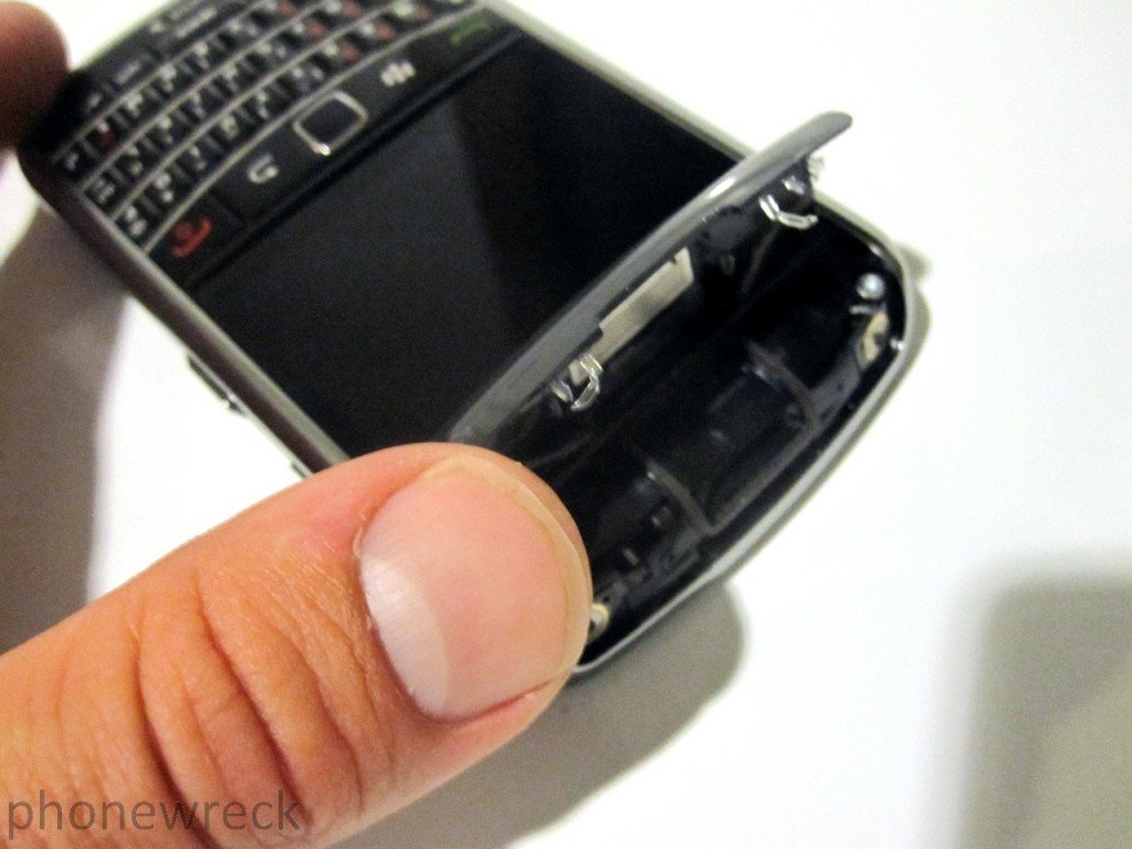 BlackBerry Bold 9650 Teardown Step 2